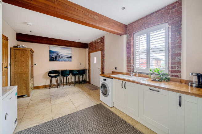 1348133-8-68bffc7...