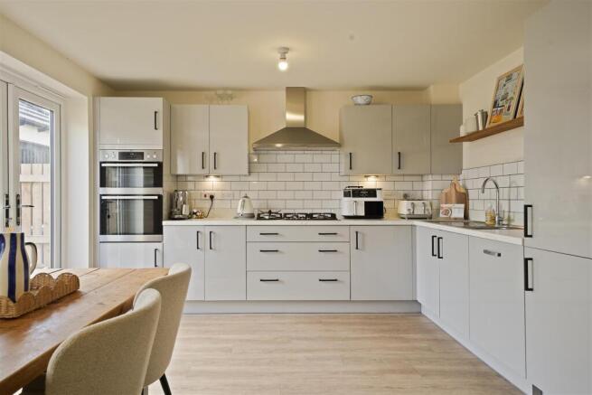 4 bed Detached for sale Image 8