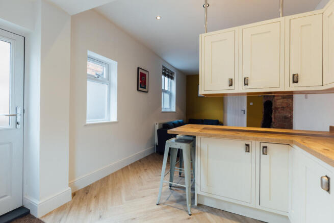 5 bed House to rent Image 6