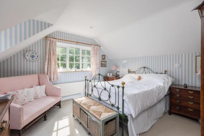 5 bed House for sale Image 9