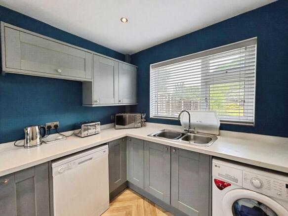 Cromwell Crescent, Pontefract, WF8 photo 4
