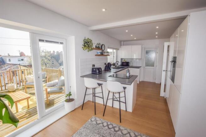 Kitchen/ Dining Room