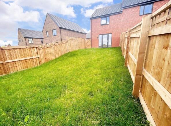 2 bed Semi-Detached to rent Image 9