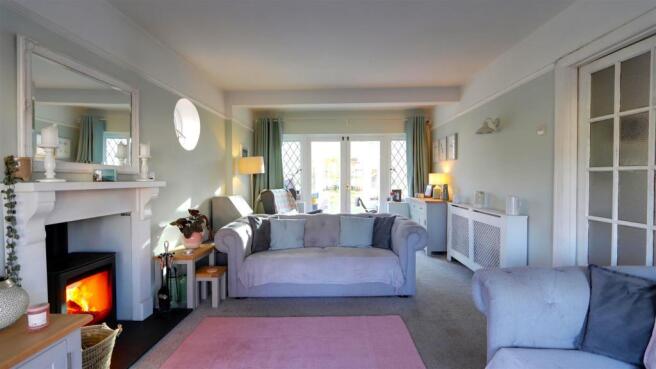Living room 5.jpg