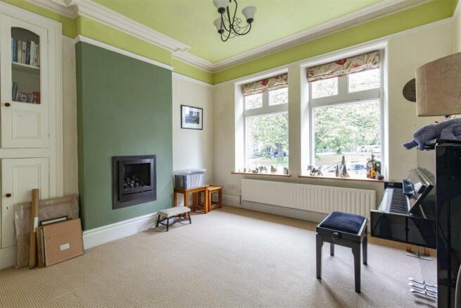Front Room-1.jpg