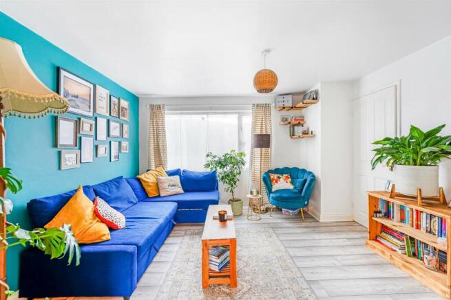 Lounge 1.jpg