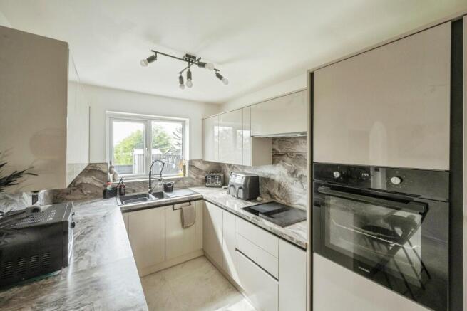 4 bed Detached for sale Image 8