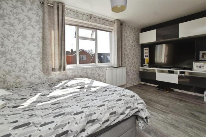 5 bed Detached for sale Image 11