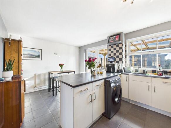 Blake Croft, Cheltenham, Gloucestershire, GL51 photo 4