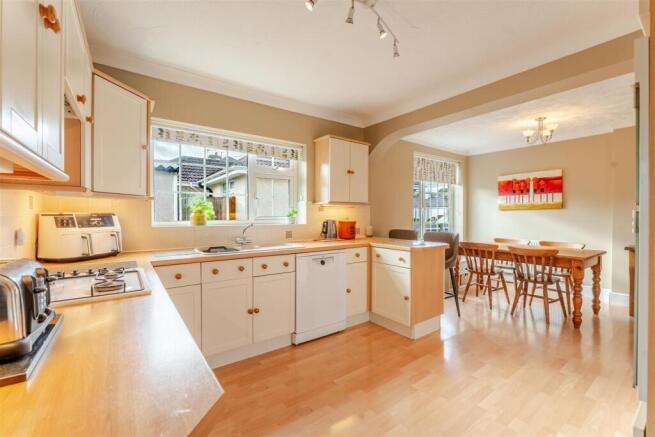 28 Bishops Road, BS49 4NG 19.jpg