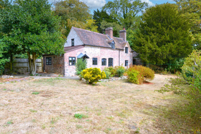 2 Bedroom detached cottage