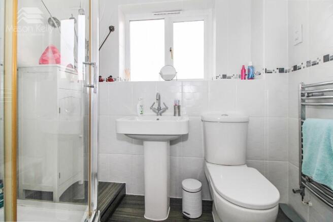 FAMILY SHOWER ROOM