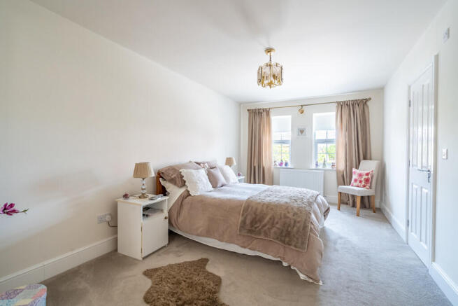 4 bed Detached for sale Image 9