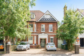 80 Garden Flat, Bridge Road, East Molesey KT8 9HF
