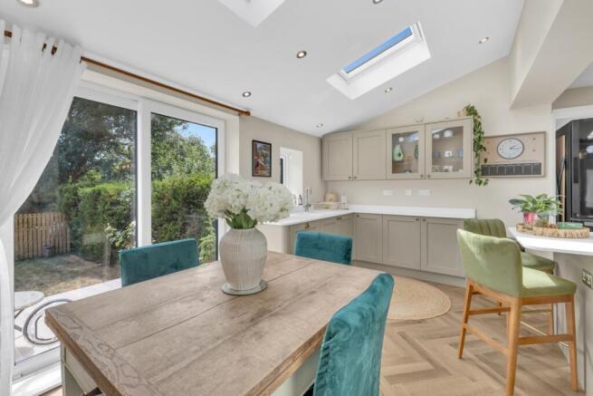 4 bed Semi-Detached for sale Image 10
