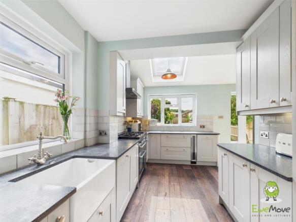 CAM03778G0-PR0235-STILL016