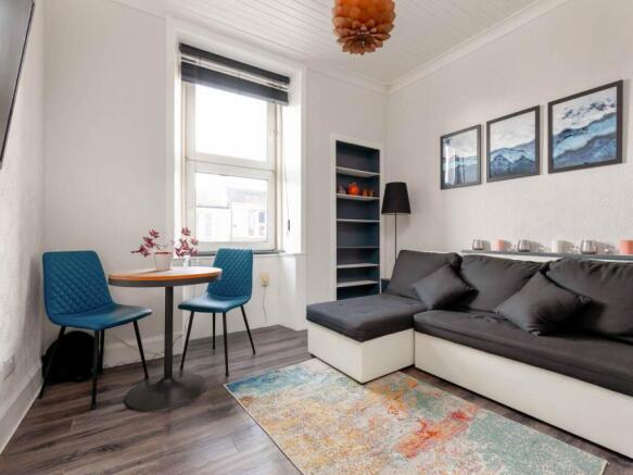 61135_CaledonianCres