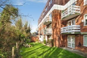 44, Falkirk Court, Falkirk Close, Hornchurch RM11 3QX