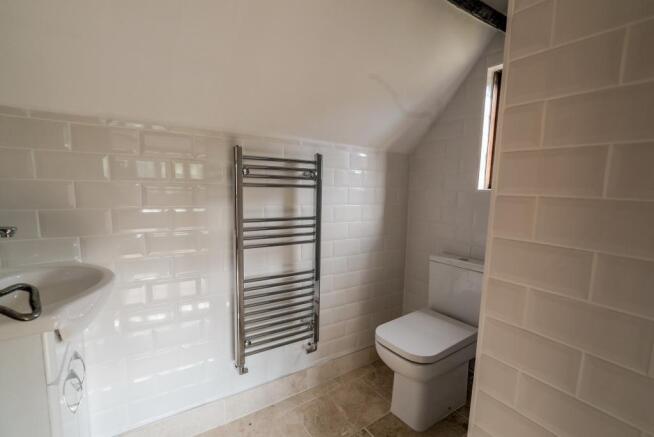 Ensuite to Bed 1