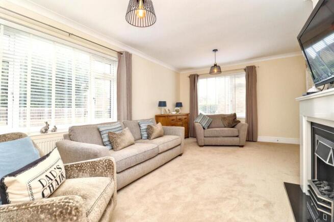 5 bed Detached for sale Image 9