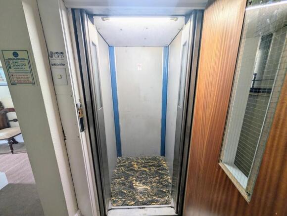 2 bed Flat for sale Image 6