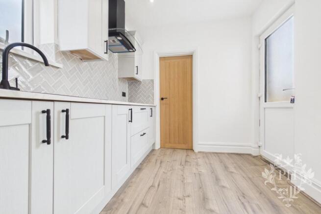 3 bed Semi-Detached for sale Image 6