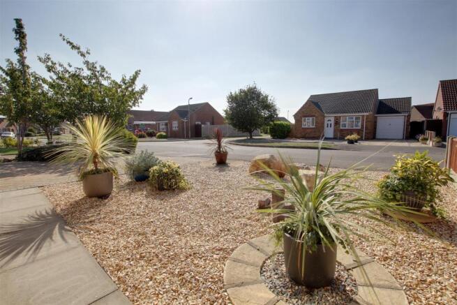 12 front garden.jpg