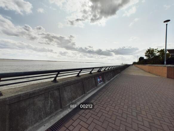 2 bed Apartment to rent Image 12