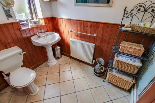 4 bed Detached for sale Image 10