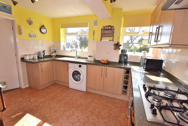 3 bed Semi-Detached for sale Image 6