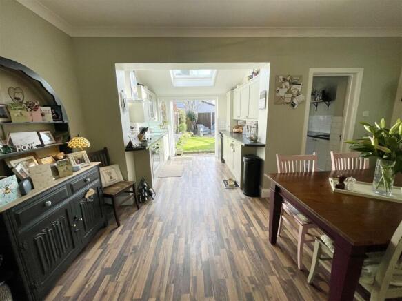kitchen diner2.jpg