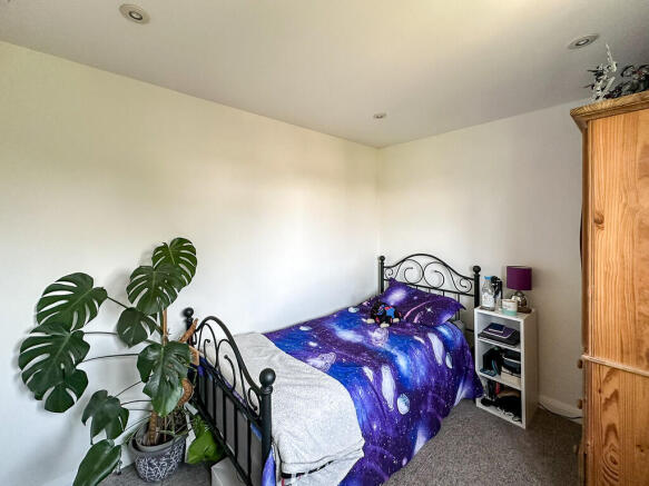 Bedroom 5 (3)