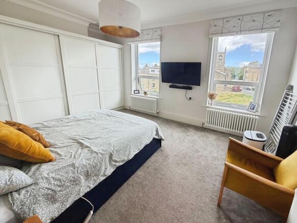 4 bed Terraced for sale Image 11