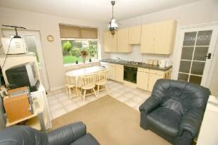 Kitchen Diner Photo2