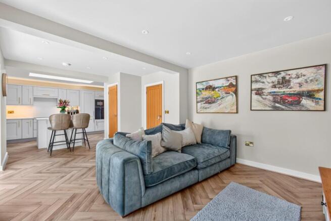 4 bed Semi-Detached for sale Image 7