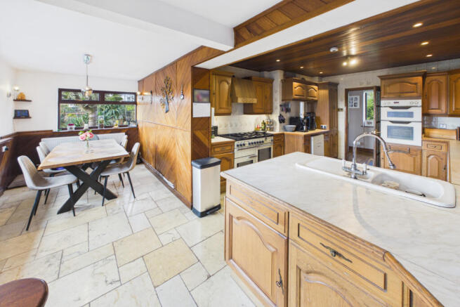 Kitchen / Dining Area