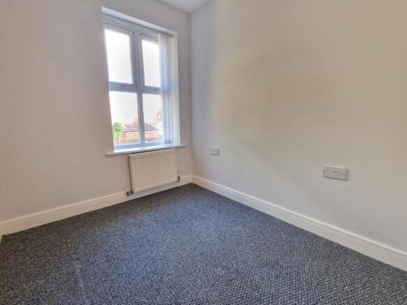 2 bed Flat to rent Image 5