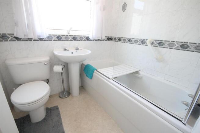 BATHROOM/WC