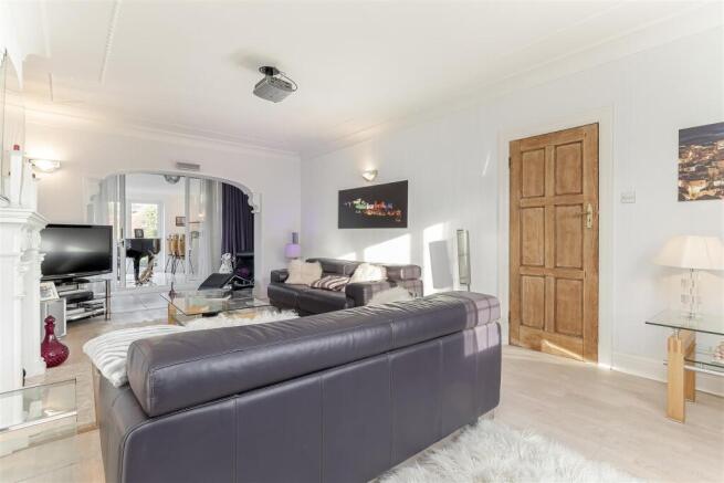 4 bed Detached for sale Image 6