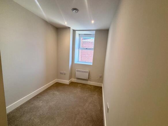 2 bed Apartment to rent Image 4
