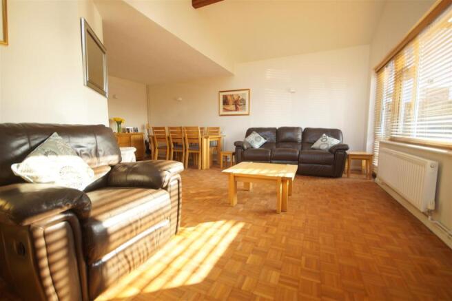 Lounge / Dining Room