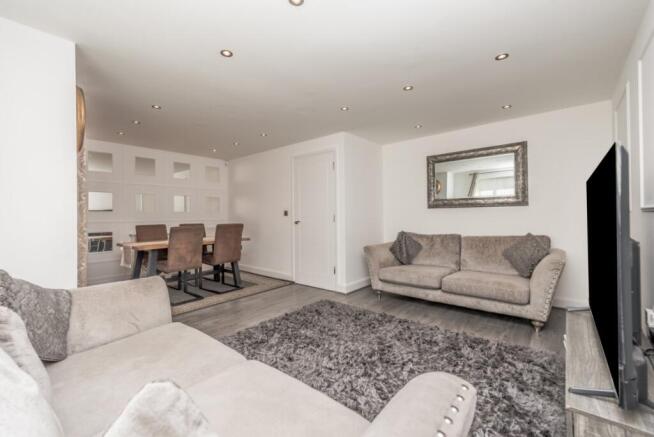 4 bed Detached for sale Image 4