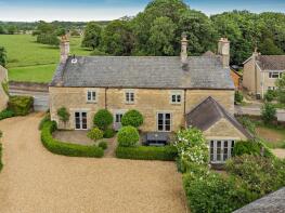 3 Hill Farm House, Park Walk, Kettering NN14 3HH
