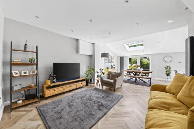 OPEN-PLAN LIVING DINING KITCHEN