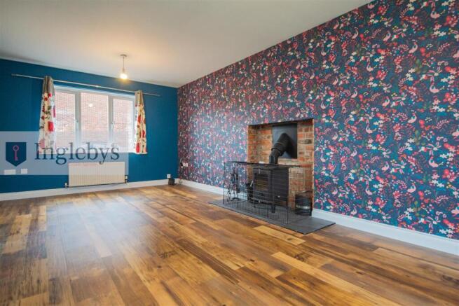 4 bed Detached for sale Image 11