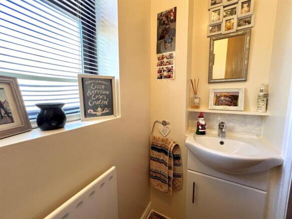 4 bed Detached for sale Image 10