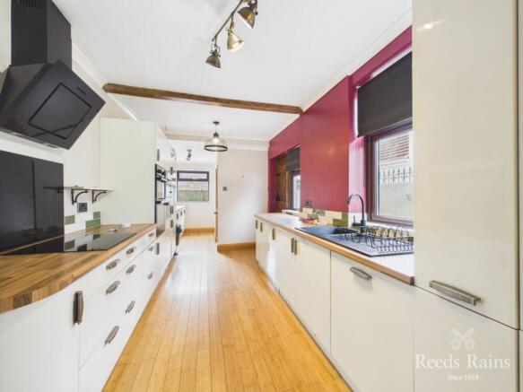 4 bed Semi-Detached for sale Image 2