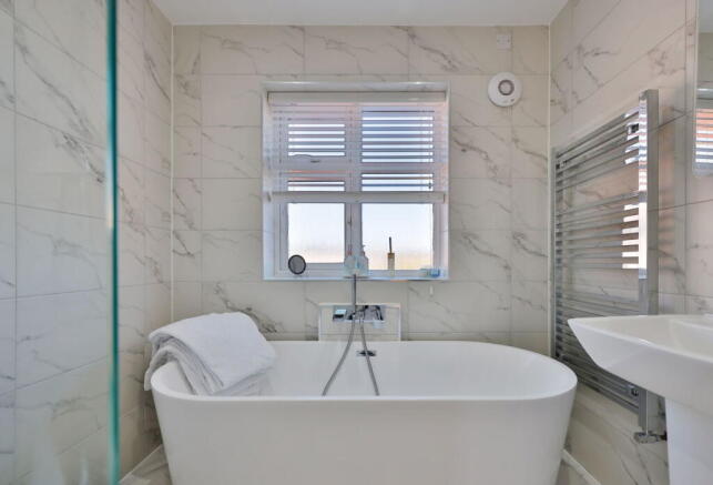 4 bed Semi-Detached for sale Image 5