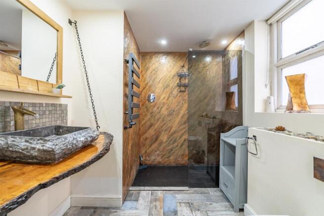 2 bed Detached for sale Image 5