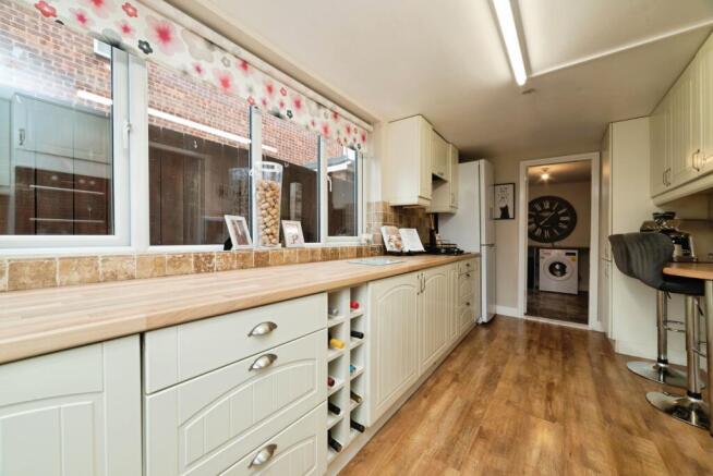 4 bed Semi-Detached for sale Image 11